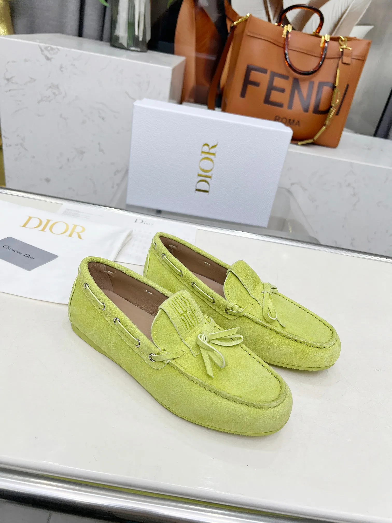👟👟Ex-factory price 500👟👟 Dior's new spring and summer ultra-light jelly series loafers are brand new. The layout strives to create fashionable classic items. New products created at the first substantial show of Paris Fashion Week. The inspiration is cleverly combined by the D chief designer on the perfect shoe shape. Paired with brand buckles, it is even more fashionable! Original version, perfect and exquisite workmanship!  ✔️Upper: original fabric ✔️Inner lining: imported sheepskin lining ✔️Sole: original outsole ✔️Size: #35-41 (40 41 customized items are not returnable)